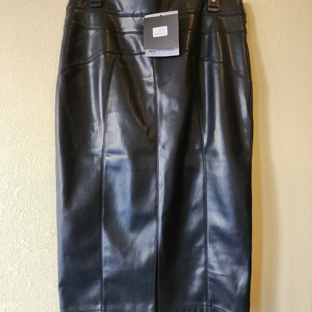 Andrew Marc Black Leather Pencil Skirt - Picture 2 of 6